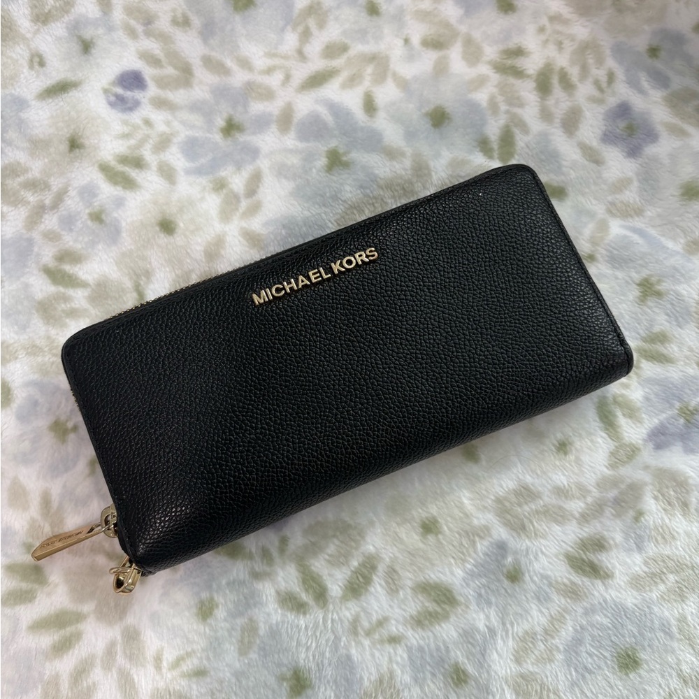 Michael Kors Black Jet Set Large Pebbled Leather Wallet